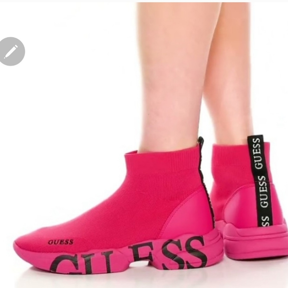 Guess Women’s Pause Knit Wedge Sneakers Red Textile size 6.5M.  A-1